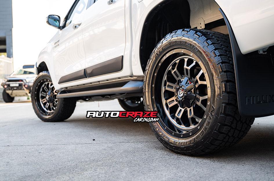 TOYOTA HILUX 4WD CRUSH GLOSS BLACK DOUBLE DARK TINT
